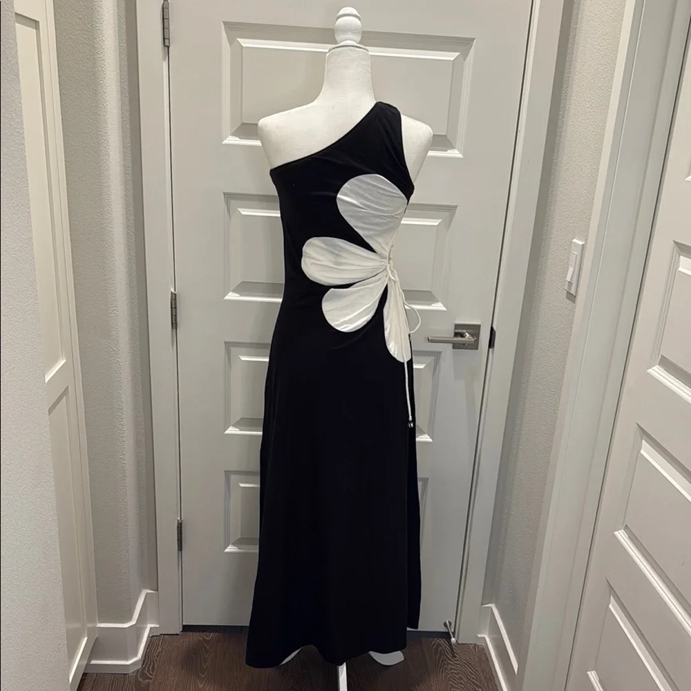 SOLD - FARM Rio One Shoulder Elegant Black and White Floral Dress Size S - Picture 9 of 10